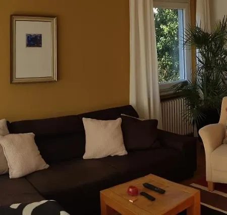Stadtnahe Mit Kl.balkon Und Parkplatz