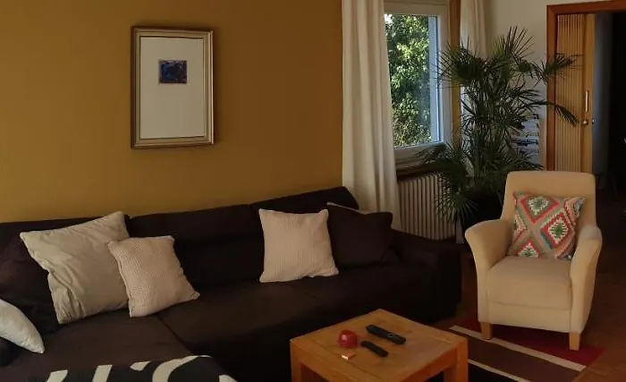 Stadtnahe Mit Kl.balkon Und Parkplatz